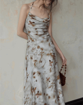 [수입] 큐리 홀터넥 스윙 드레스